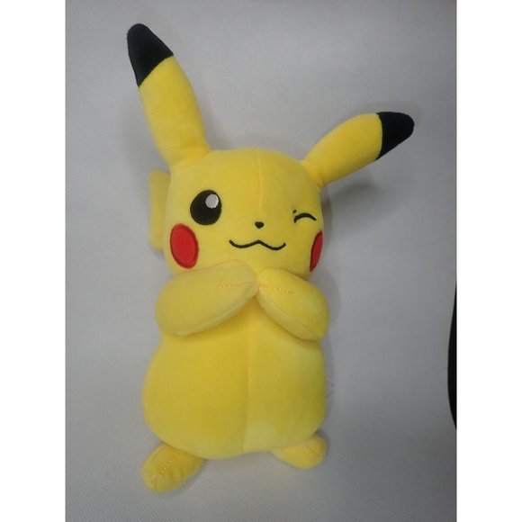 Pokémon Winking Pikachu Plush‎ 10” 2021 By Jazwares Ages 2+ - Picture 1 of 3